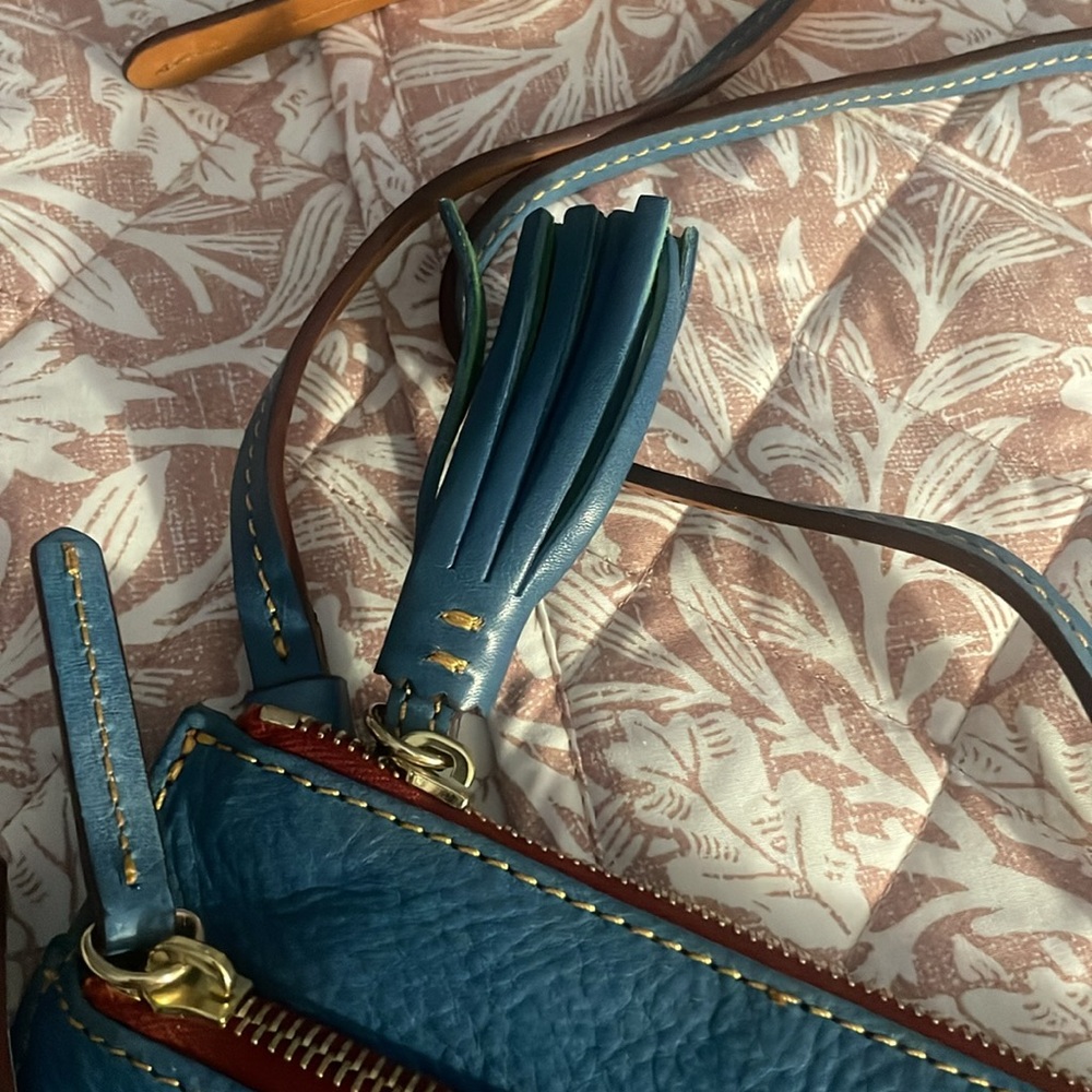 Dooney & Bourke Blue Crossbody Bag Gold Hardware Multiple Compartment Adjust NEW - Picture 4 of 9